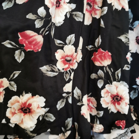 Kendall & Kylie romper, bnwt, size M - Picture 7 of 8